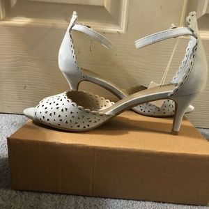 Fioni Pale Blue Heels